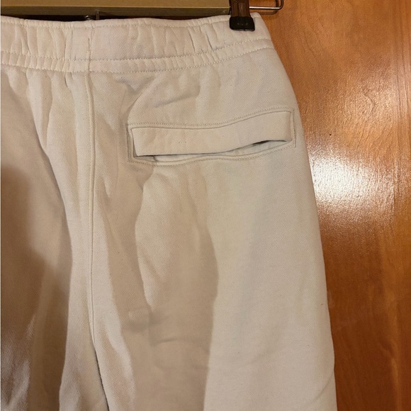 Nike Women’s Cream Club Sportswear Sweatpants - Picture 7 of 7